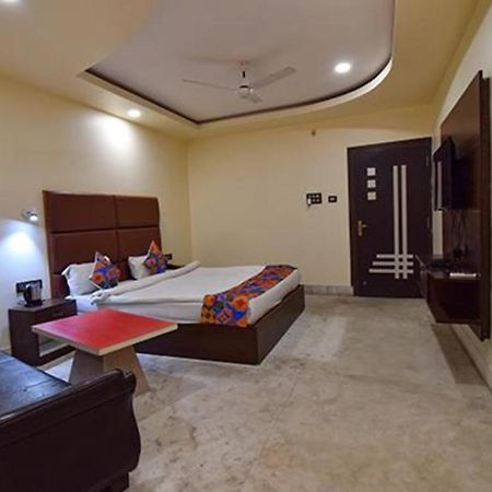 Fabhotel Rr Suites Гувахати Екстериор снимка