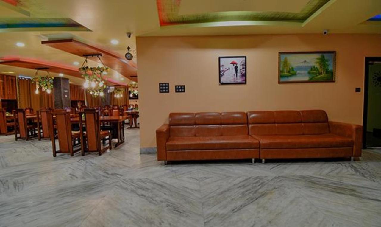 Fabhotel Rr Suites Гувахати Екстериор снимка
