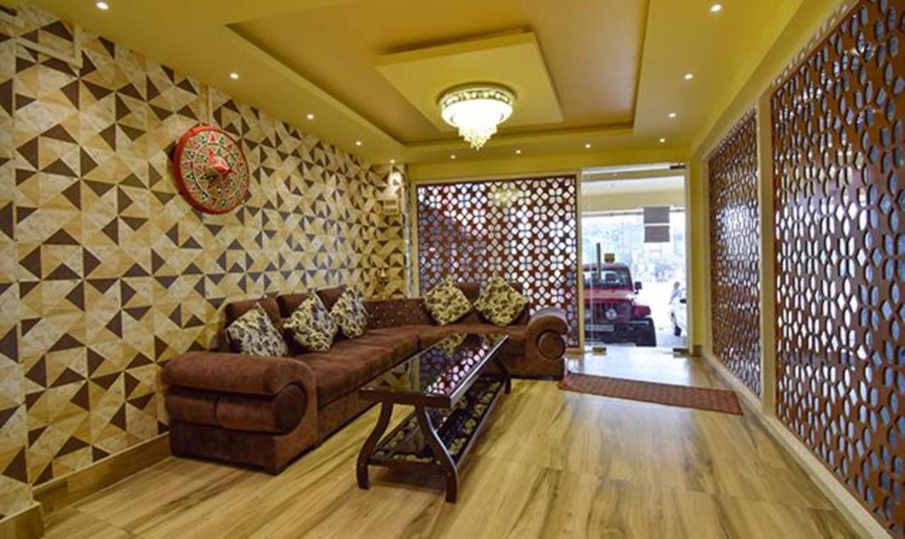Fabhotel Rr Suites Гувахати Екстериор снимка