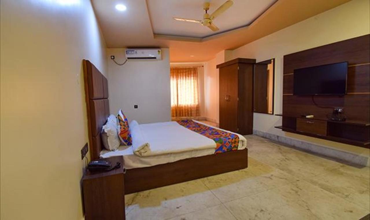 Fabhotel Rr Suites Гувахати Екстериор снимка