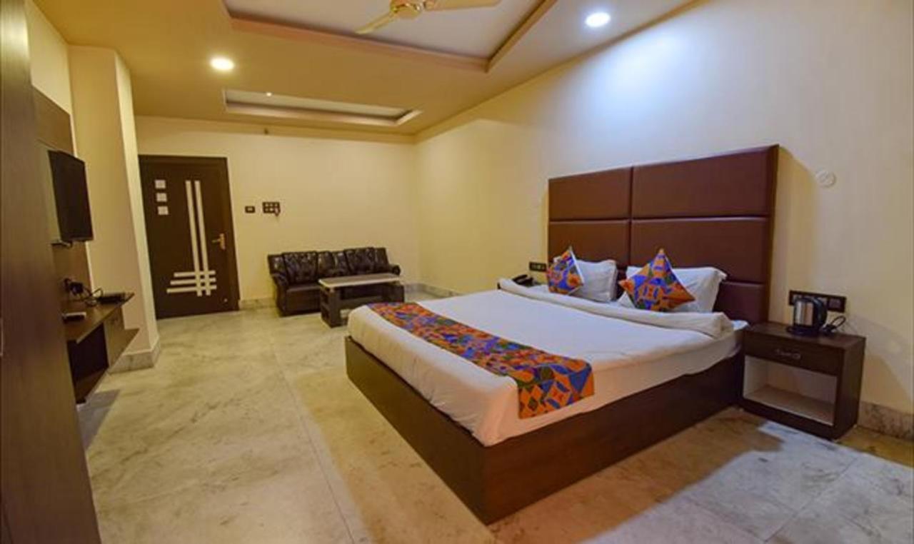 Fabhotel Rr Suites Гувахати Екстериор снимка