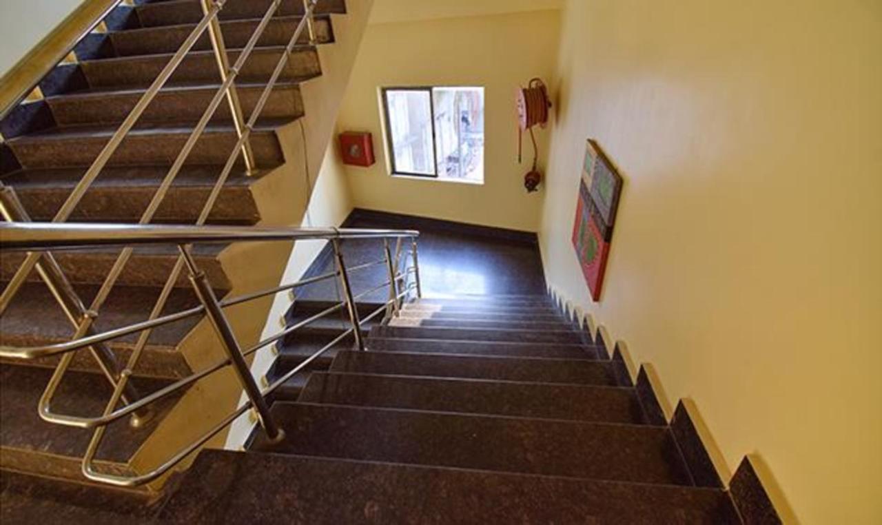 Fabhotel Rr Suites Гувахати Екстериор снимка