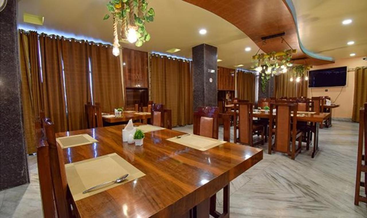 Fabhotel Rr Suites Гувахати Екстериор снимка