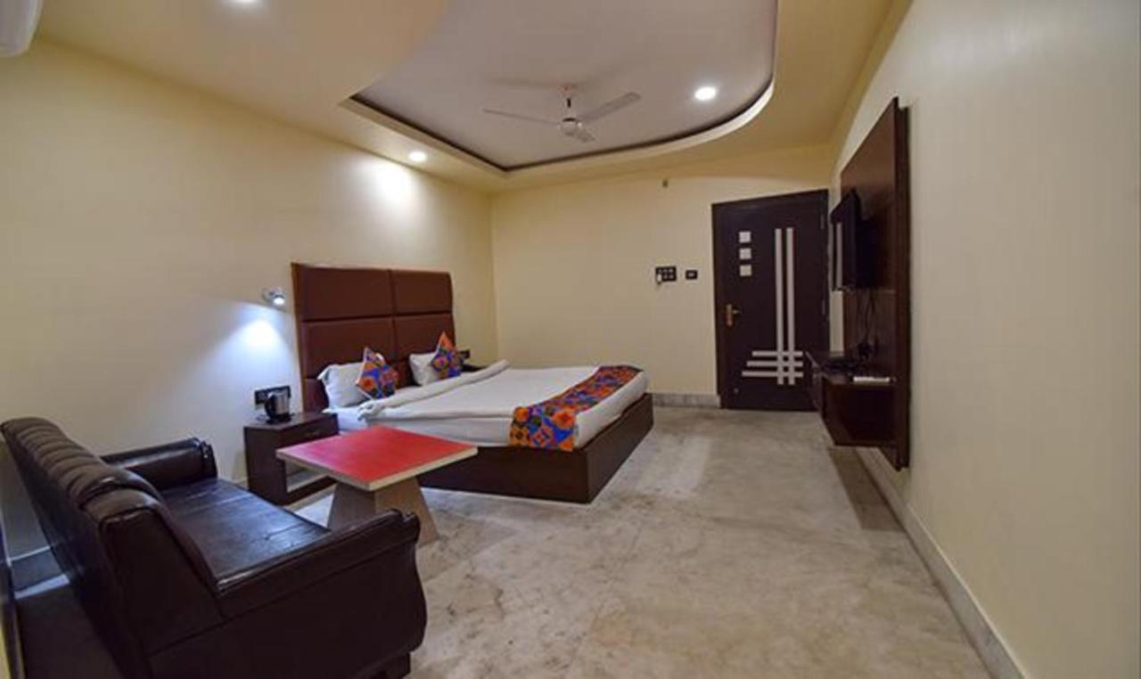 Fabhotel Rr Suites Гувахати Екстериор снимка