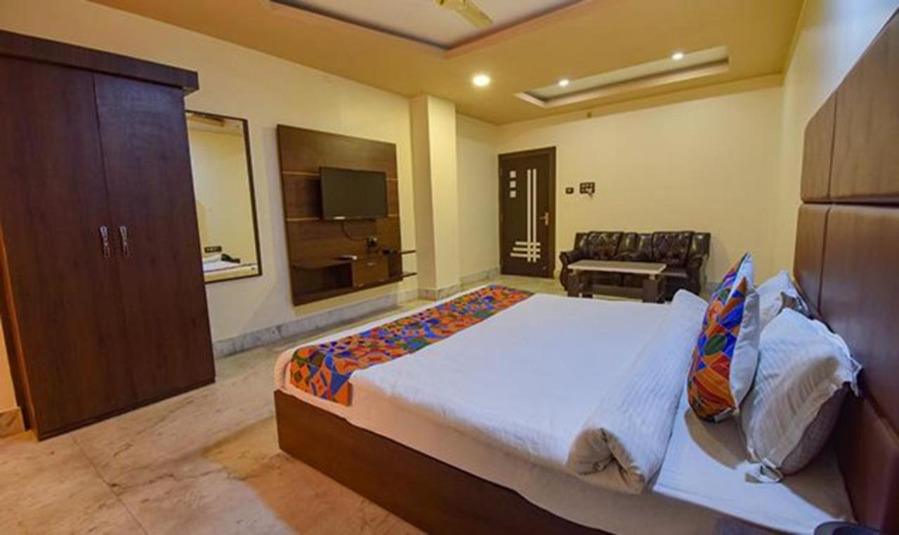 Fabhotel Rr Suites Гувахати Екстериор снимка