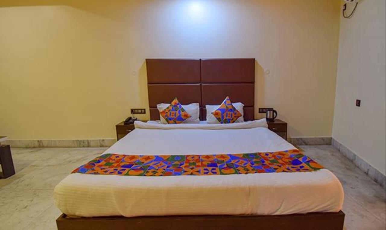 Fabhotel Rr Suites Гувахати Екстериор снимка