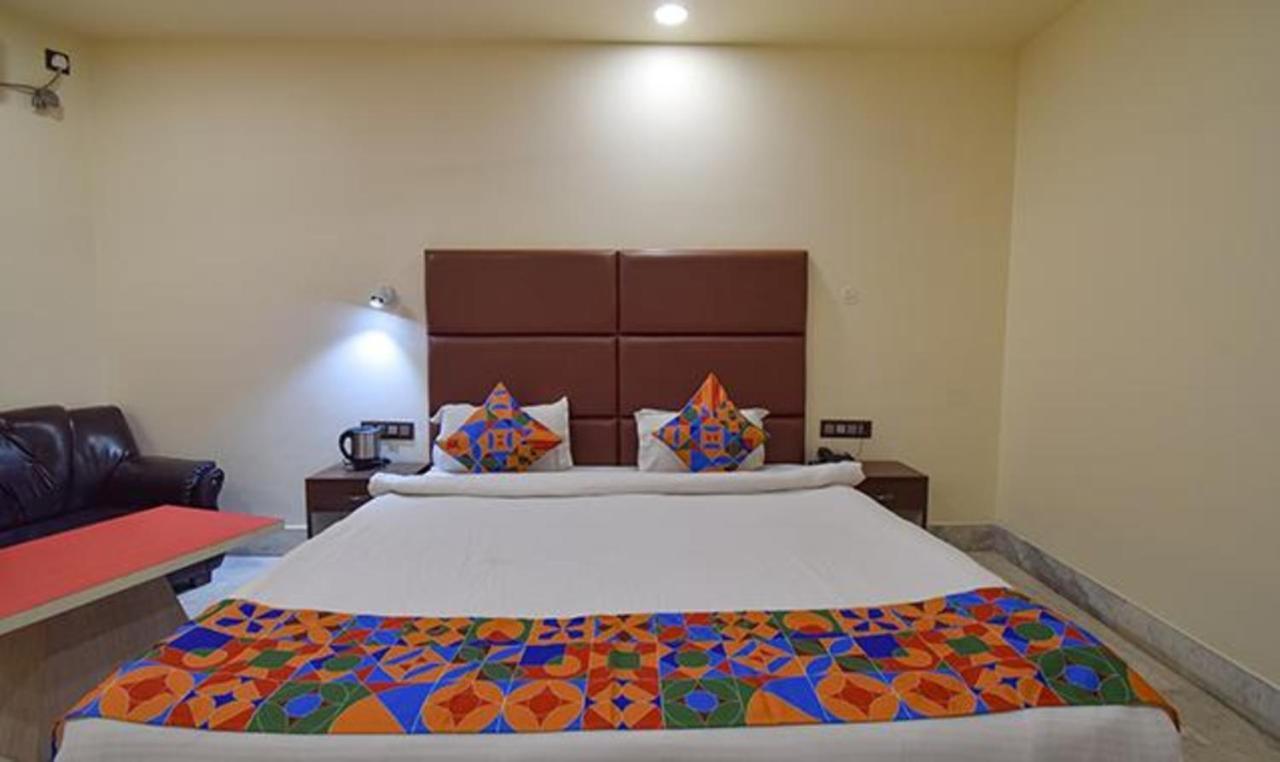 Fabhotel Rr Suites Гувахати Екстериор снимка